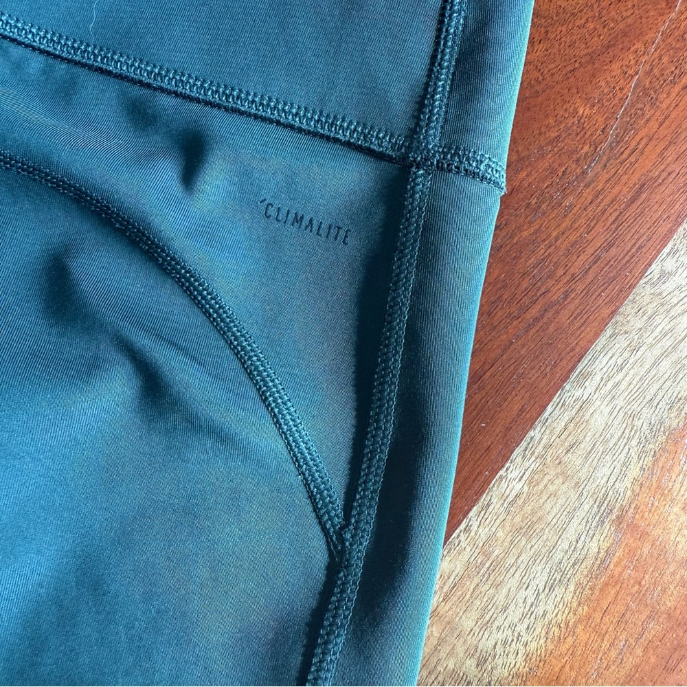 🦊 Adidas Women's Gray Leggings with Aqua Stripes - Picture 7 of 10